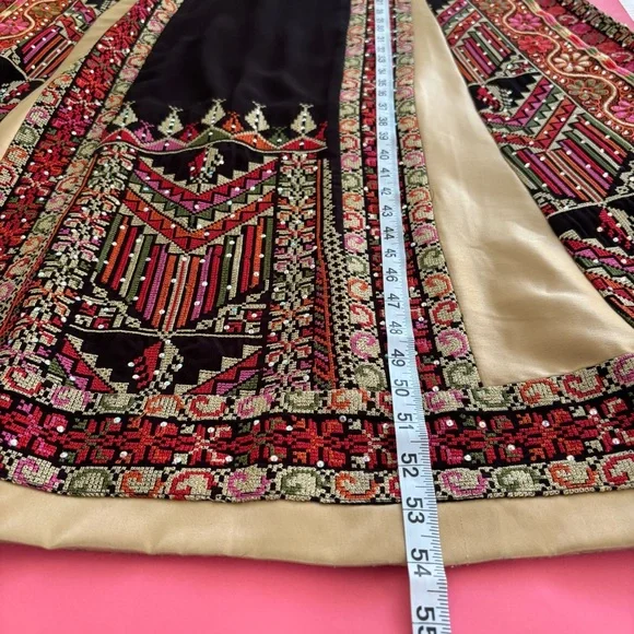 Fully Embroidered Palestinian Thobe - Picture 7 of 9